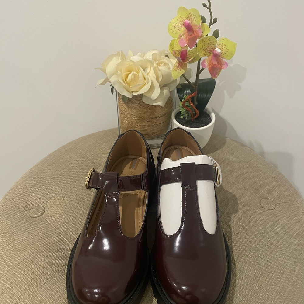 *New* Sam Edelman Burgundy and Gold T-Strap Kids Shoes - Picture 3 of 14